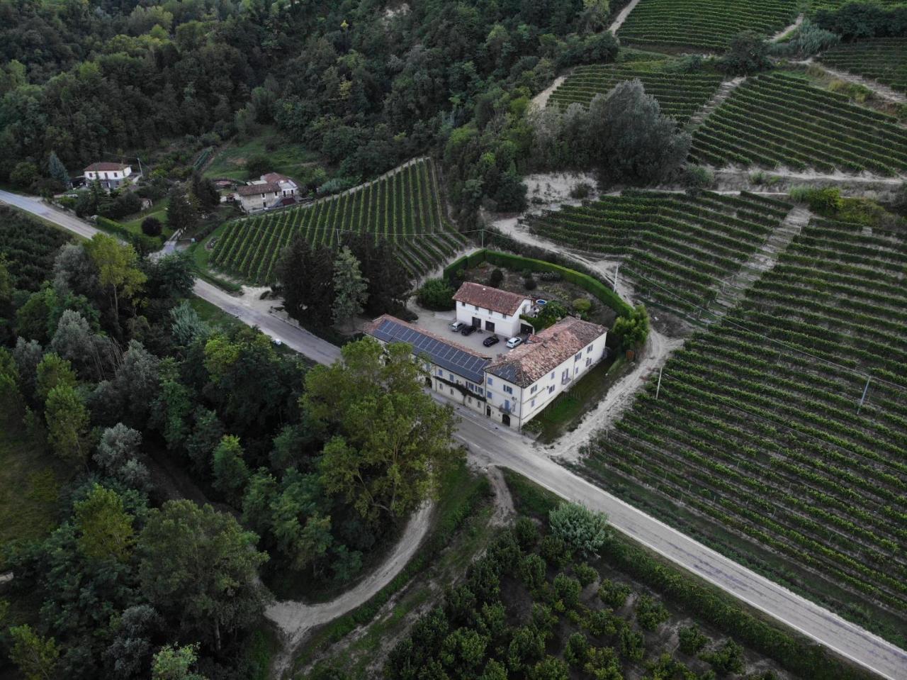 Marcarini Agriturismo Neviglie エクステリア 写真