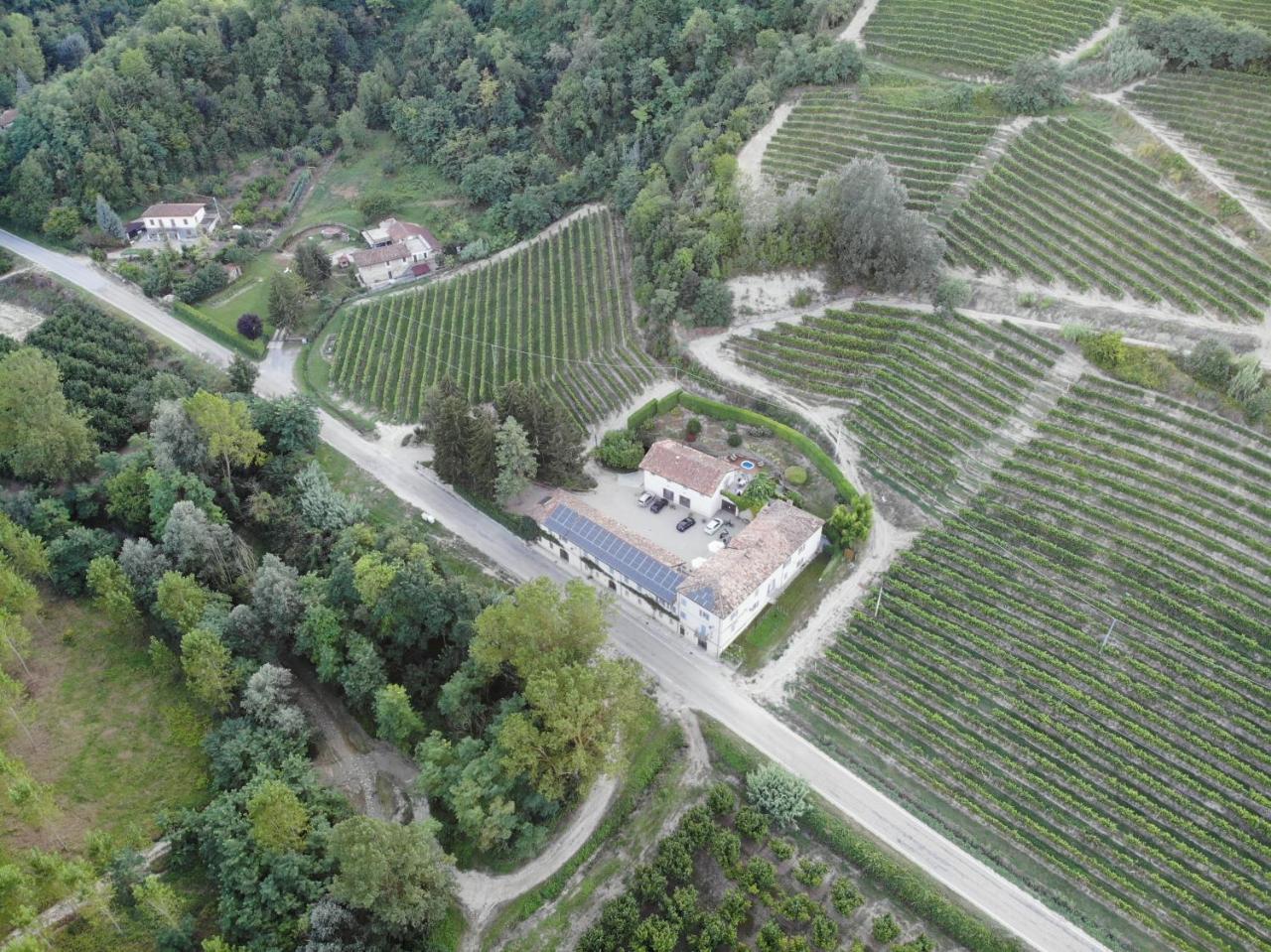 Marcarini Agriturismo Neviglie エクステリア 写真